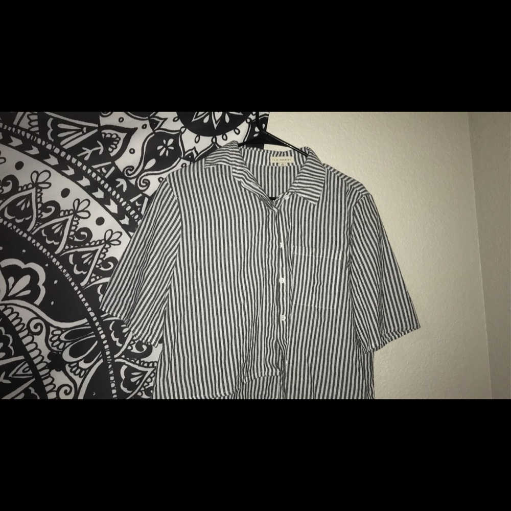La hearts loose crop top button up t shirt